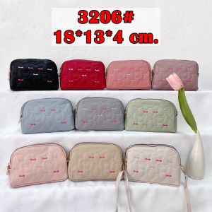 👜 กระเป๋า กระเป๋าสะพายข้าง กระเป๋าสะพายน่ารัก ใบเล็กกระทัดรัด ลายเป็นงานปัก งานสวยดูดี ขนาด 18*13*4 cm.