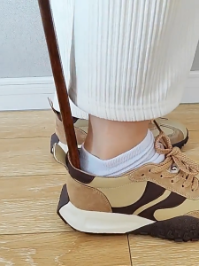 Long Wooden Shoe Horn Slider 70cm Shoe Stick Helper for Seniors Pregnancy No Need to Bend Down