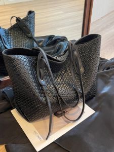 Large Capacity Womens Shoulder Bag 2025 New Versatile High Quality Handbag Tote Bag for Commuting And Class PU Material