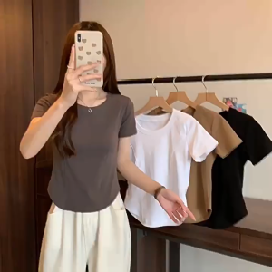 พร้อมส่งจากกทม🌸เสื้อยืดแขนสั้น 🌸เสื้อครอป คอกลมเสื้อยืดเข้ารูป สไตล์เกาหลี Graphic Print สำหรับผู้หญิง ผ้านิ่มสวมใส่สบาย