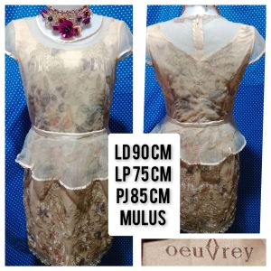 DRESS PEPLUM GLITTER KREM(OEU REY) 424