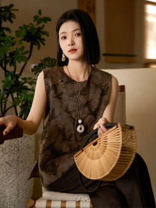 Elegant Crane Flying Design Heavy Silk Brocade Sleeveless Top