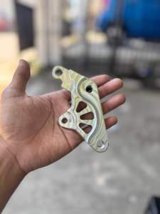 Kaliper Samurai 2 Piston Set Breket Disc 300 PNP Fiz r Jupiter Z lama Vega R Lama Yang Di Jual Hanya Breket Nya Ya Bos Bukan Kaliper