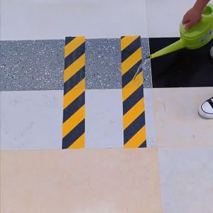 Cuộn băng keo CHỐNG TRƯỢT 5M cho cầu thang - dán nền chống trơn trượt