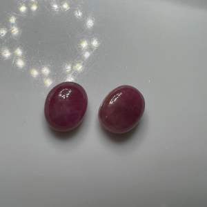 980-CẢ 2 VIÊN ĐÁ RUBY HỒNG ( THIÊN NHIÊN ) KHÔNG XỬ LÝ CÓ RẠN ÂM.