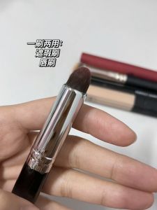Ultra Precision round Head Concealer Brush Portable Lip Brush Makeup Artist Professional under Eye Concealer Seamless Foundation Powder Blotting
