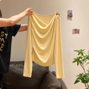 เสื้อยืดแขนสั้นคอวีสีม่วงสไตล์ฝรั่งเศสสำหรับผู้หญิงในช่วงฤดูร้อน เสื้อตัวสั้นแบบเข้ารูปสบายๆ สไตล์เกาหลี