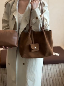 EchoBliss  กระเป๋าสะพายข้างขนาดใหญ่ สไตล์วินเทจ ผิวสัมผัสแบบด้าน สำหรับใช้ในชีวิตประจำวัน