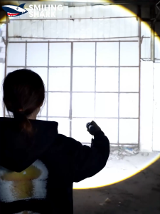 Nụ Cười Cá Mập Sd7004 Đèn pin công suất lớn LED M77 10000lm Đèn pin siêu sáng Ánh Sáng vàng trắng Ánh Sáng có thể sạc qua USB Không Thấm Nước Cắm trại Có thể chiếu xa hoặc rộng Đi Bộ Đường Dài Đèn câu cá