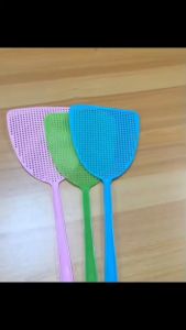 ShoTookd พร้อมส่ง ไม้ตีแมลงวัน พลาสติก ด้ามยาว ไม้ตีแมลง ไม้ตีแมลงวันด้ามจับพลาสติกยาว สีสัน สุ่มสี