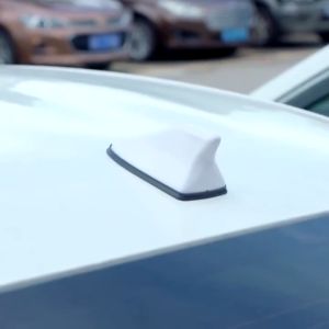 New Improved Luxury Carbon Fiber Look Car Shark Fin Antenna Universal Radio Signal Antenna Roof Antenna Rubber Cover Waterproof Base Rubber Surface Radio FM Antenna Signal