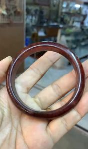 กำไลหยกแดง ทรงท้องปลิง