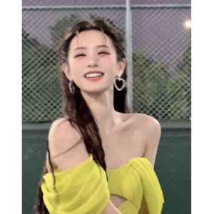 Elegant Sweet Heart Shaped Stud Earrings Diamond Paved Fashionable Ethnic Style Alloy Jewelry for Women Luxury Sensation