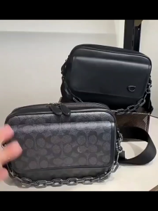 กระเป๋า official store กระเป๋าสะพายข้างผู้ชาย รุ่นใหม่ วัสดุหนังวัว ปิดด้วยซิป สายสะพายไหล่แบบโซ่ถอดได้ กระเป๋าสะพายข้าง CR712 ขนาด: 23ซม. (ยาว) x 17ซม. (สูง) x 5ซม. (กว้าง)