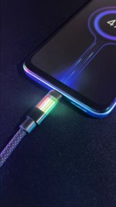 KIVEE เรืองแสงสายชาร์จLED USBสายเคเบิลสำหรับAndroid Huawei XiaoMi Iphoneแฟชั่นน้ำหนักเบาสายชาร์จ Fast Charging