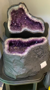 Johor.128kg Giant Treasure BowlPaired with a custom double-layer base instantly enhancing its display value!这次上新 👉 128kg 巨型聚宝盆搭配特制双层底座,瞬间提升观赏价值!