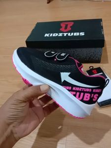 KIDZTUBS Sepatu Anak Perempuan Sepatu Sekolah Anak Perempuan Murah Karakter Kuda pony Kitty Cantik Warna Hitam Ping Usia 6-10 Tahun Paud TK SD-KIDZTUBS 1525100924