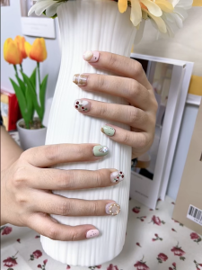 MSTITI เล็บปลอม เล็บปลอมสำเร็จรูป แถมฟรี!!อุปกรณ์สำหรับติด เกรดพรีเมี่ยมกาวแน่น ไม่หลุดง่าย ไซส์ M No.TI01-TI08