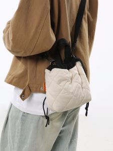 Fancy Fall and Winter New Crossbody Bag Thickened Quilted Design Shoulder Bag Commute Leisure Drawstring Bucket Mobile Phone Bag