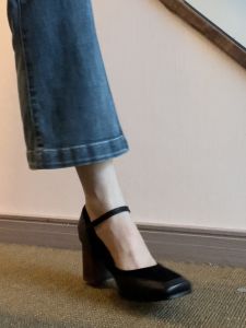 Rubywu Black Mary Janes ส้นสูงหัวเหลี่ยมสไตล์ฝรั่งเศสสำหรับผู้หญิง รองเท้าส้นเดี่ยวแบบสวมสบาย ทรงหัวเหลี่ยม ทรงหัวมน รองเท้าแฟชั่นฤดูร้อน