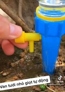 Dụng Cụ Tưới Cây Nhỏ Giọt Tự Động gắn chai - Vặn trực tiếp đầu trai nhựa vào - Có van điều chỉnh lượng nước nhỏ giọt theo mong muốn