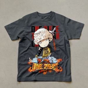 เสื้อยืดวันพีซผู้ชายลายทราฟาลการ์ ลอว์ ลายอนิเมะญี่ปุ่น สำหรับฤดูร้อน ฤดูใบไม้ร่วง เสื้อแขนสั้นเด็กผู้ชาย สไตล์สปอร์ต ใส่ได้ทั้งพ่อแม่ลูก