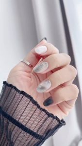 Dashing Diva เล็บปลอม ทรงไข่ รุ่น MDR4F031OL-MDR4W009OL จำนวน 1 กล่องมี 30 เล็บ