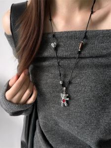 สร้อยคอโซ่สีแดงรูปหมีเทรนด์เกาหลีสำหรับผู้หญิง โซ่เสื้อกันหนาวแบบยืดหยุ่น โซ่เสื้อถัก เครื่องประดับแฟชั่น