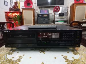 Đầu đĩa CD Sony CDP-337ESD còn đẹp như hình zin nguyên bản.