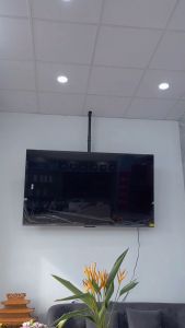Giá treo tivi thả trần cao cấp 32-43 icnh