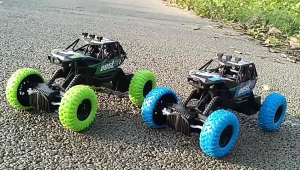 Off-Road 2.4G Alloy Remote Control Car Drifting Light Boy Gift Toy Car Plastic Material  Rubber Wheels