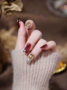 เล็บฝังเข็มขัดรูปตาแมวสีแดงเพชรฤดูใบไม้ร่วง/ฤดูหนาว/ปีใหม่ เล็บฝังเข็มขัดสุดหรูหรา เล็บฝังเข็มขัดแบบใส่ได้ด้วยมือสุดหรูหรา