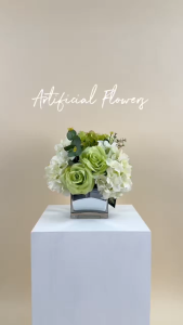 Akara Dokmaii แจกันดอกไม้ประดิษฐ์ ทรงพุ่มโทนขาวเขียว ดอกไม้ปลอมพร้อมแจกัน