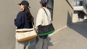 กระเป๋าสะพายผ้า กระเป๋าสะพายข้างผู้หญิงแบบลำลอง ความจุขนาดใหญ่ น้ำหนักเบา กันน้ำ สำหรับการออกกำลังกาย ฟิตเนส กระเป๋าสะพายข้างแบบแยกช่องสำหรับใส่ของชื้นและแห้ง #1683