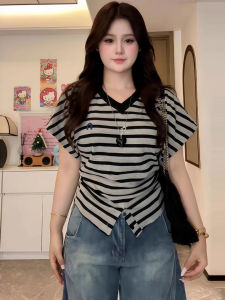 เสื้อยืดคอกลมลายทางย้อนยุคสไตล์อเมริกันไซส์ใหญ่สำหรับผู้หญิง แขนสั้น ทรงเข้ารูป แฟชั่นฤดูร้อน 2025 เสื้อตัวบนที่ทันสมัย