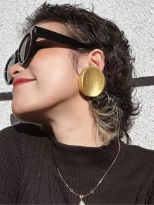 French Style round Arc Surface Earrings Velvet Edge Circular Fashion Design Hong Kong Style Womens Jewelry Ear Decorations