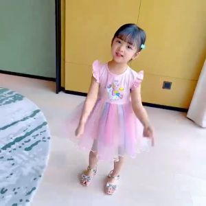 Gaun Puff Sleeve Musim Panas: Tren Gaun Gadis yang Menawan