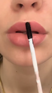 Long-lasting lip liner - Peel-off lip liner - All-day lip liner