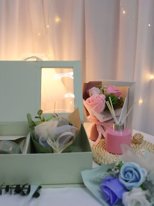 MeetYou Aromatherapy Fragrance Souvenir Gift Set Rose Flower and Aromatherapy Bottle Reed Diffuser Home Decor and Office Decor Perfume and Gifts Air Freshener Scent Ffor Room Long Lasting Room Scent Freshener