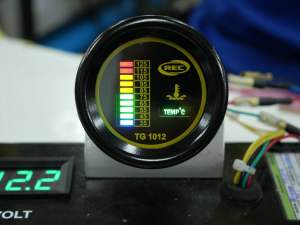 REC Heavy Duty LED Temperature Gauge Meter TG1012 for 12V-24V DC Universal Vehicle and Truck - 16mm Display with Color Temperature Scale and Digital Readout