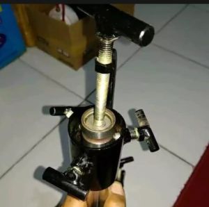 Treker shockbreaker depan untuk semua sepeda motor