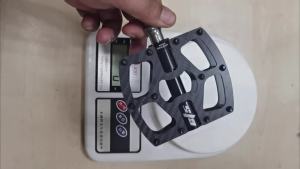 Ultralight Carbon Fiber Mtb Bicycle Pedals Titanium Axle 3 Bearings Pedals MTB Road Hollow Lightweight Bike Flat Pedals 234g