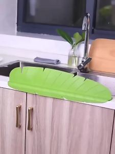 Kitchen Sink Water Retaining Plate Silicone Dishwashing and Vegetable Washing Splash-Proof Water Baffle Household Table Water Blocking Sucker Water Stop Sheet