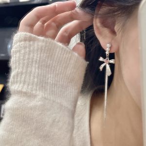 ต่างหูไข่มุกโบว์ผีเสื้อหวานสำหรับผู้หญิง ดีไซน์เก๋ไก๋ ต่างหูทองคำสำหรับผู้หญิง ต่างหูแฟชั่นใหม่ ต่างหูแบบห้อย