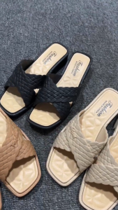 องเท้าแตะแฟชั่นผู้หญิง แบบสวม สายคาดลายถักแถบหนา เก๋ๆ สีพื้น สีหวาน แบบเกาหลี มี 3 สี เลือกสีได้