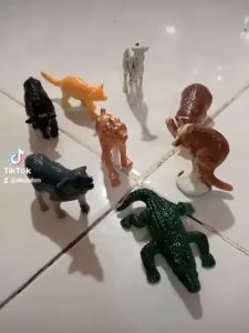 Mainan Anak Animal Series 016B 259 /Mainan Anak Miniatur Hewan Isi 7pcs Edukasi Miniatur Binatang Ukuran Kecil Isi Satu Set Ada Zebra Serigala Singa Buaya Bisa Untuk Hiasan Kue Dari Bahan Berkualitas Dan Murah