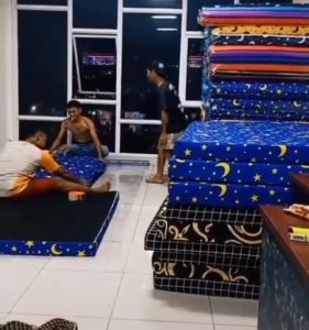 Kasur Busa Murah Muat 3 Orang Ukuran 180x140x10