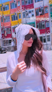 ใส่สบาย สไตล์เก๋ พร้อมฮู้ดลูกไม้สุดชิค เสื้อยืดแขนยาวผ้าเบาสบาย ผ้าเนื้อนี้ช่วยพรางหุ่นได้ดี ดีไซน์พิเศษด้วยฮู้ดลูกไม้ในตัว ปลายแขนแต่งลูกไม้ เพิ่มลูกเล่นให้ลุคเรียบๆ ดูเก๋ขึ้นทันที ใส่ง่าย เข้ากับทุกวัน