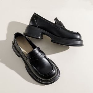 รองเท้า Loafers ทรงหนา สำหรับผู้หญิง ฤดูใบไม้ร่วง/ฤดูหนาว 2025 รองเท้าแฟชั่นสีดำ รองเท้าส้นแบนสไตล์อังกฤษ รองเท้าหนังขนาดเล็ก