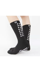 ถุงเท้ากันลื่นยาวครึ่งแข้งยี่ห้อ Socksy รุ่น FA-0001 –  พื้นกันลื่น กระชับทุกสเต็ป